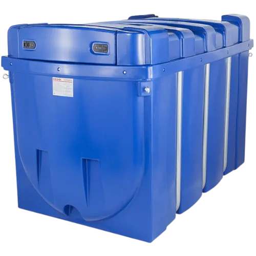 Blauwe dubbelwandige AdBlue® tank van 2500 liter in kunststof, uitgerust met pomp en geschikt voor veilige opslag van AdBlue® volgens DIN V 70070.